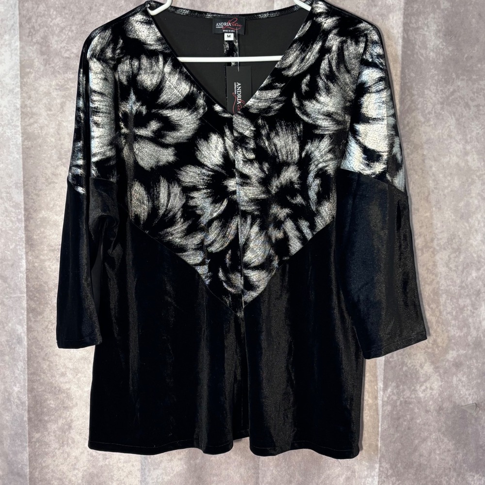 New Andria Lieu Medium Vicky Top Black‎ Silver Floral Velvet V-Neck 3/4 Sleeve